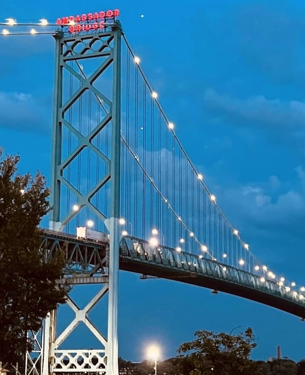 Ponte dos Embaixadores de Detroit