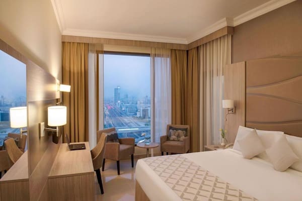 Hotel Two Seasons