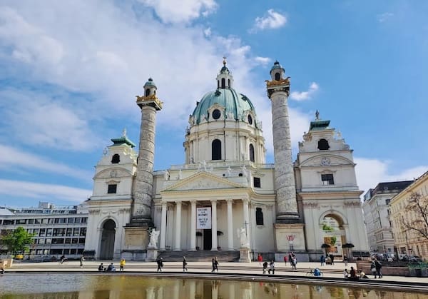 Karlskirche Viena